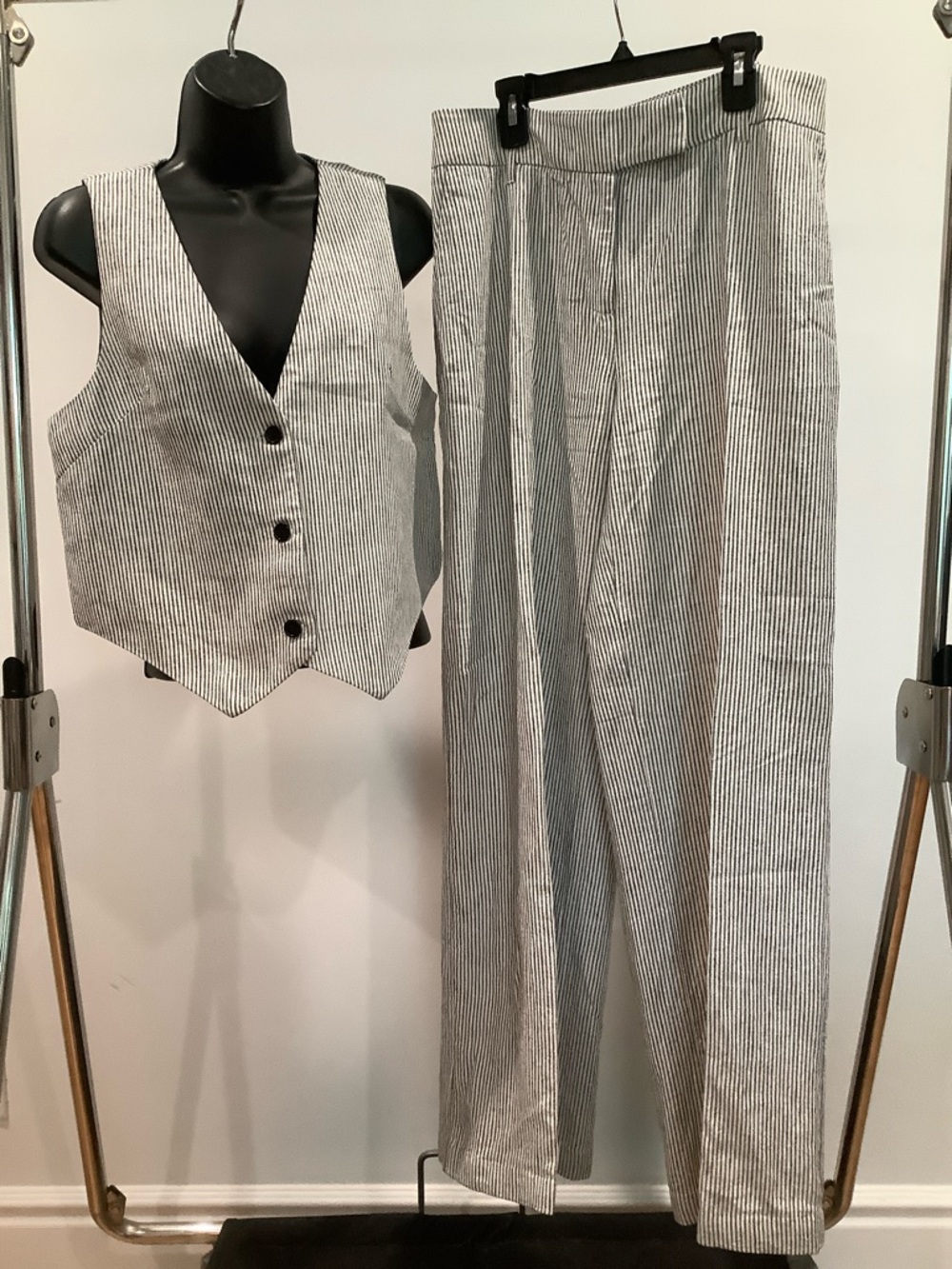 Scoop Linen Blend V-Neck Button Vest and Matching Pants, Small - Picture 2 of 14